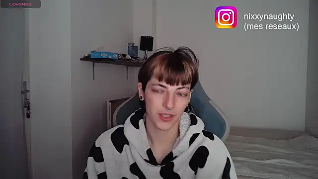 Snapshot of Nixxy_naughty chatting on 02.03.25 Nixxy naughty online show from 02.03.25