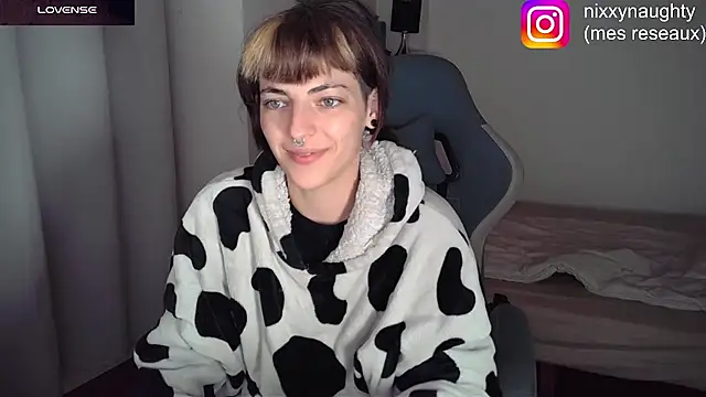 Snapshot of Nixxy_naughty chatting on 02.05.25 Nixxy naughty online show from 02.05.25
