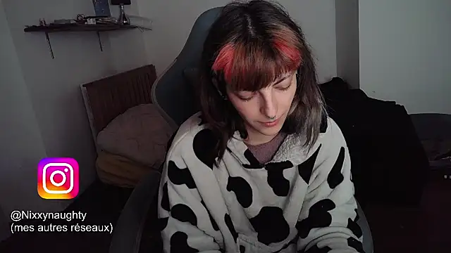 Snapshot of Nixxy_naughty chatting on 03.10.25 Nixxy naughty online show from 03.10.25