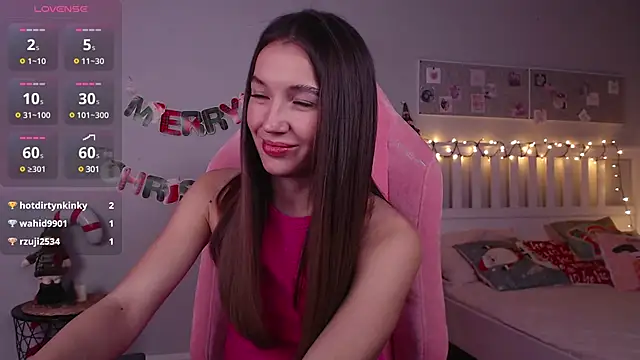Snapshot of Bellla_Haddid chatting on 12.15.24 Bellla Haddid online show from 12.15.24