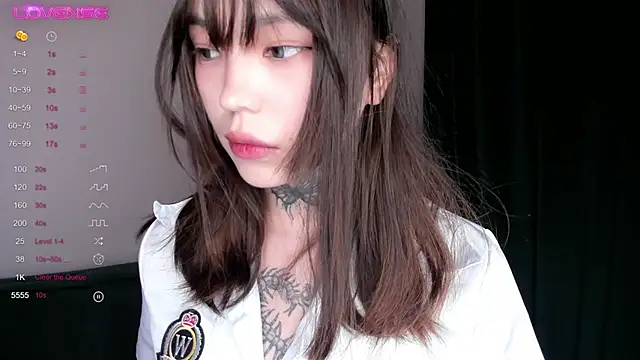 Snapshot of Dark_Ester chatting on 09.30.25 Dark Ester online show from 09.30.25