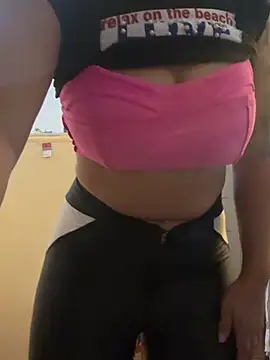 Snapshot of Gabizinhagirls chatting on 03.04.25 Gabizinhagirls online show from 03.04.25