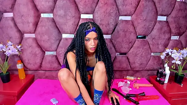 Snapshot of SaraLoveee_ chatting on 01.28.25 SaraLoveee  online show from 01.28.25