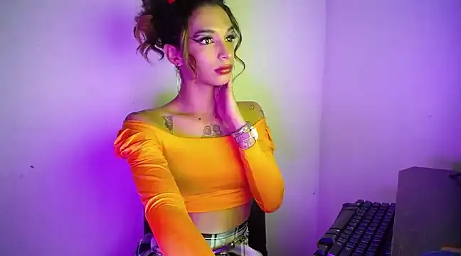 Snapshot of Dy_Hanna chatting on 02.21.25 Dy Hanna online show from 02.21.25