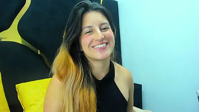 Snapshot of GiaRoussel chatting on 03.17.25 GiaRoussel online show from 03.17.25