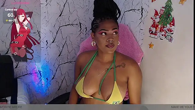 Snapshot of ebonyciaraqueen chatting on 01.06.25 ebonyciaraqueen online show from 01.06.25