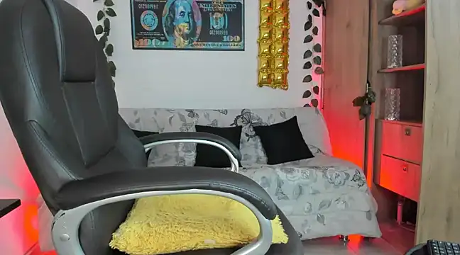 Snapshot of mikee_scooth chatting on 01.11.25 mikee scooth online show from 01.11.25