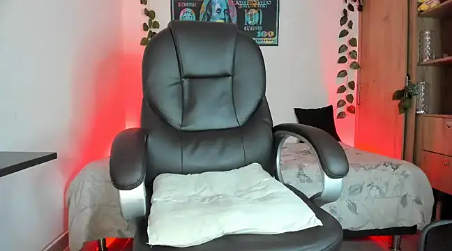 mikee scooth online show from 02.26.25