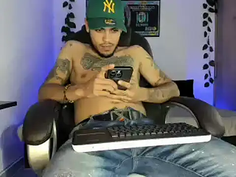 Snapshot of mikee_scooth chatting on 03.16.25 mikee scooth online show from 03.16.25