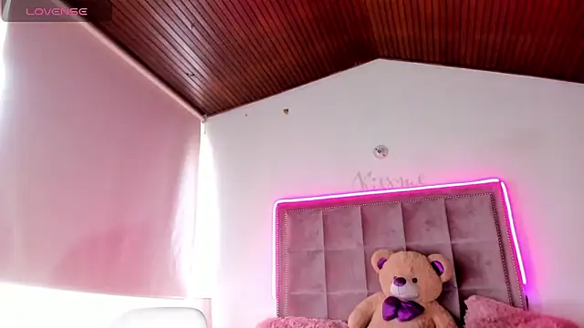 Snapshot of Melody_Ds chatting on 12.15.24 Melody Ds online show from 12.15.24