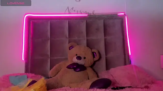 Snapshot of Melody_Ds chatting on 12.20.24 Melody Ds online show from 12.20.24