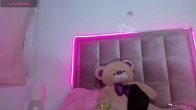 Snapshot of Melody_Ds chatting on 12.27.24 Melody Ds online show from 12.27.24