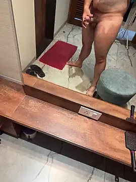 Snapshot of versatile_guy01 chatting on 10.02.25 versatile guy01 online show from 10.02.25