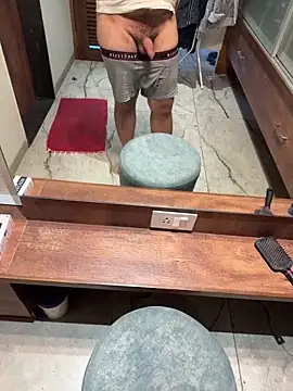 Snapshot of versatile_guy01 chatting on 10.12.25 versatile guy01 online show from 10.12.25