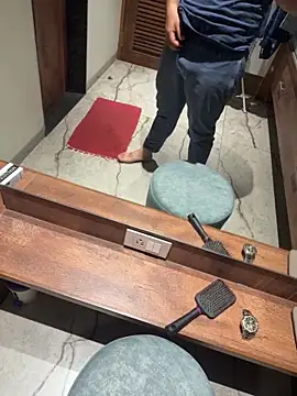 Snapshot of versatile_guy01 chatting on 10.14.25 versatile guy01 online show from 10.14.25