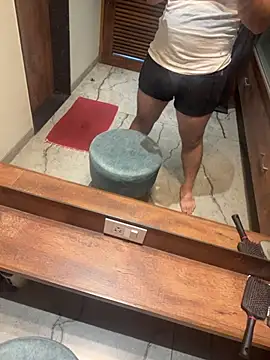 Snapshot of versatile_guy01 chatting on 10.27.25 versatile guy01 online show from 10.27.25