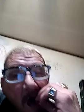 Snapshot of gettinit2wice chatting on 12.20.24 gettinit2wice online show from 12.20.24