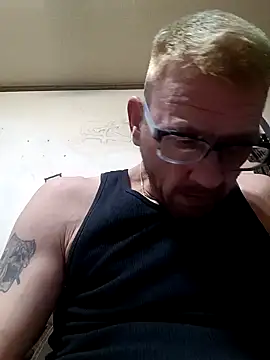 Snapshot of gettinit2wice chatting on 01.13.25 gettinit2wice online show from 01.13.25