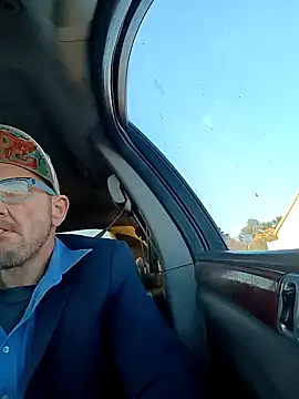 Snapshot of gettinit2wice chatting on 01.16.25 gettinit2wice online show from 01.16.25