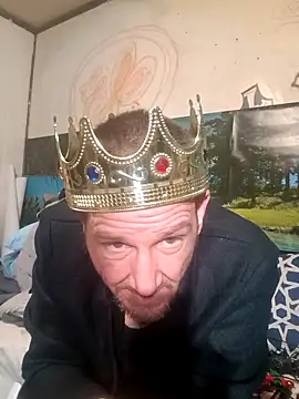 Snapshot of gettinit2wice chatting on 03.08.25 gettinit2wice online show from 03.08.25