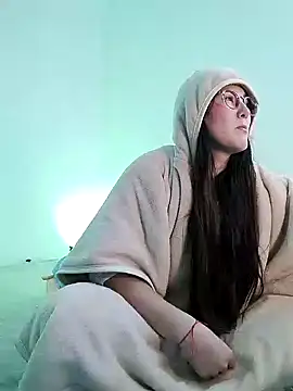 Elle Lee  online show from 12.11.24
