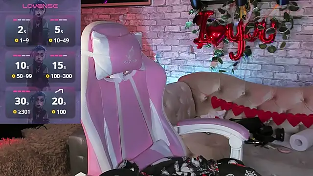 Snapshot of Alex_Howell chatting on 02.13.25 Alex Howell online show from 02.13.25