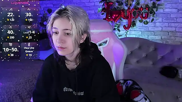 Snapshot of Alex_Howell chatting on 03.11.25 Alex Howell online show from 03.11.25