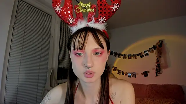 Snapshot of Jenny_darling_love chatting on 12.23.24 Jenny darling love online show from 12.23.24