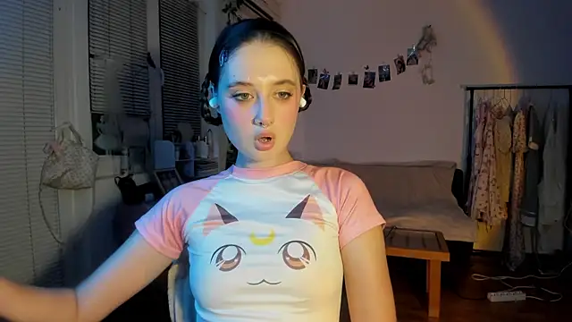 Snapshot of Jenny_darling_love chatting on 09.23.25 Jenny darling love online show from 09.23.25