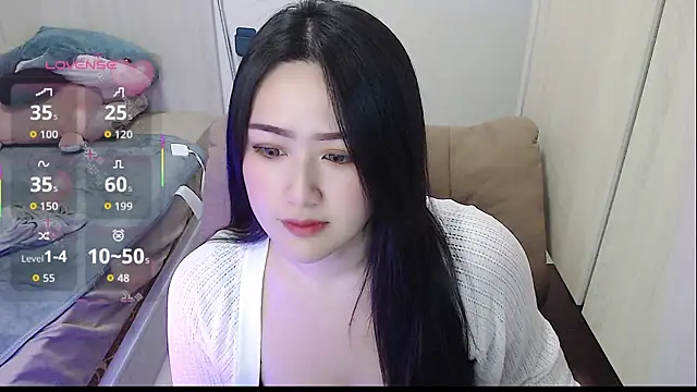 Snapshot of Eimile-Z chatting on 10.09.25 Eimile-Z online show from 10.09.25