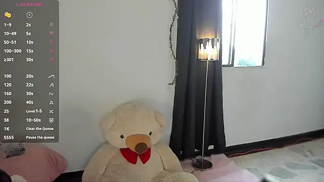 Snapshot of Lunadahia chatting on 03.16.25 Lunadahia online show from 03.16.25