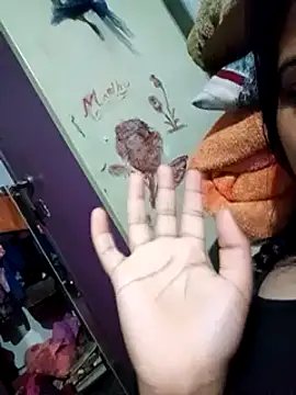 Snapshot of Queen_suman chatting on 02.04.25 Queen suman online show from 02.04.25