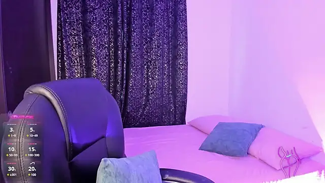 Snapshot of Adhara-zanne chatting on 02.13.25 Adhara-zanne online show from 02.13.25