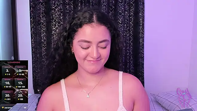 Snapshot of Adhara-zanne chatting on 03.05.25 Adhara-zanne online show from 03.05.25