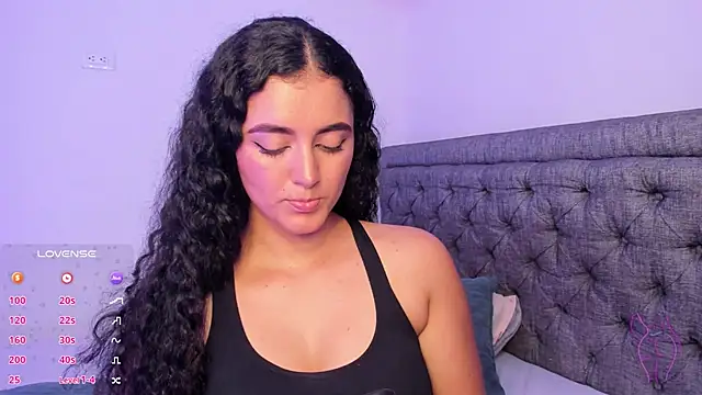 Snapshot of Adhara-zanne chatting on 11.08.25 Adhara-zanne online show from 11.08.25