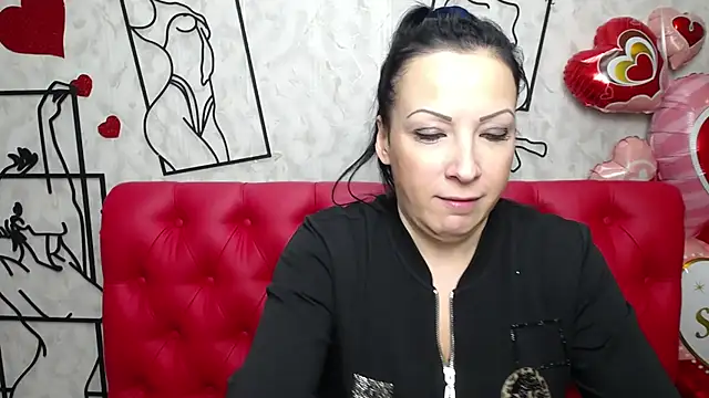 Snapshot of ElizabethSho chatting on 03.16.25 ElizabethSho online show from 03.16.25