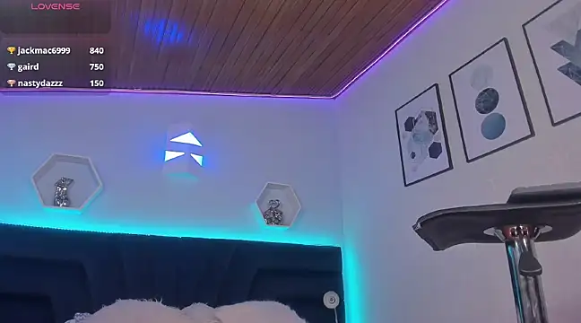 Snapshot of _gia_rose chatting on 01.31.25 gia rose online show from 01.31.25