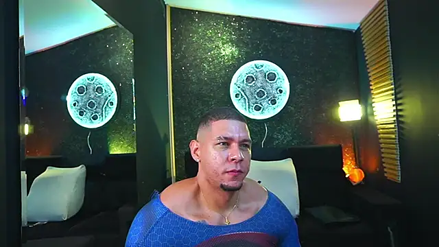 Snapshot of MassimoWalton2 chatting on 03.15.25 MassimoWalton2 online show from 03.15.25