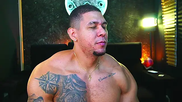 Snapshot of MassimoWalton2 chatting on 03.20.25 MassimoWalton2 online show from 03.20.25