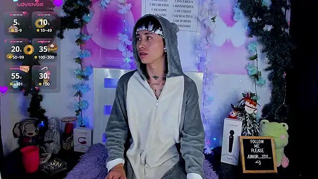 Snapshot of juniior_2311_ chatting on 01.17.25 juniior 2311  online show from 01.17.25