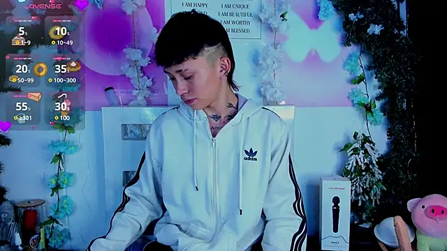 Snapshot of juniior_2311_ chatting on 01.28.25 juniior 2311  online show from 01.28.25