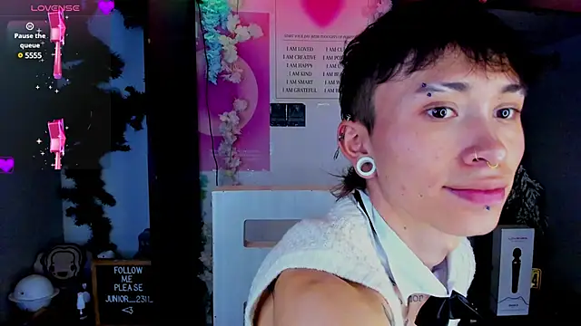Snapshot of juniior_2311_ chatting on 02.19.25 juniior 2311  online show from 02.19.25