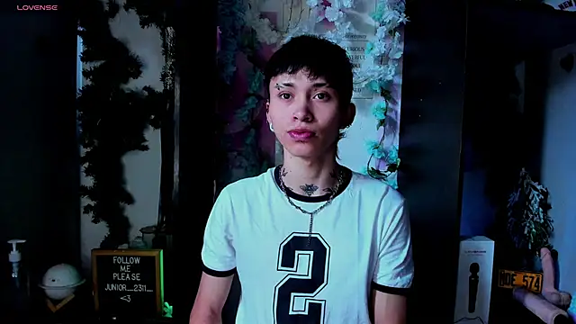 Snapshot of juniior_2311_ chatting on 03.05.25 juniior 2311  online show from 03.05.25