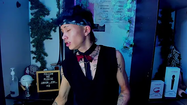 Snapshot of juniior_2311_ chatting on 03.11.25 juniior 2311  online show from 03.11.25