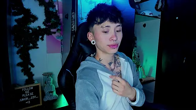 Snapshot of juniior_2311_ chatting on 03.14.25 juniior 2311  online show from 03.14.25