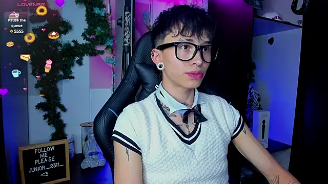 Snapshot of juniior_2311_ chatting on 03.19.25 juniior 2311  online show from 03.19.25