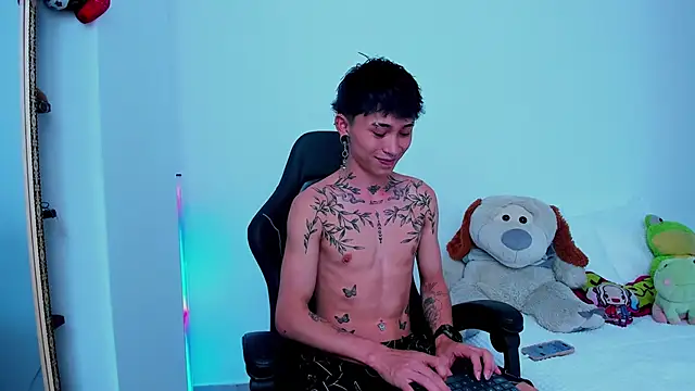 Snapshot of juniior_2311_ chatting on 10.24.25 juniior 2311  online show from 10.24.25