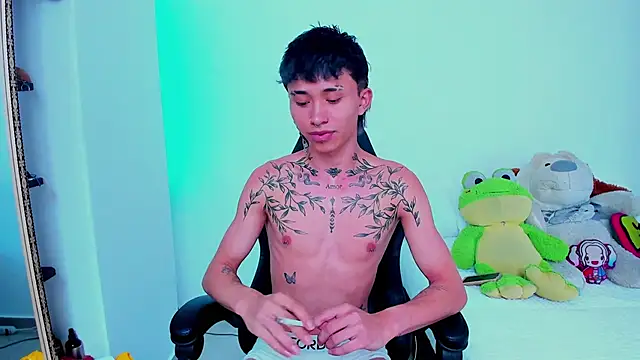 Snapshot of juniior_2311_ chatting on 10.30.25 juniior 2311  online show from 10.30.25