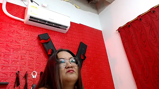 Snapshot of evaleribigtits18 chatting on 02.03.25 evaleribigtits18 online show from 02.03.25