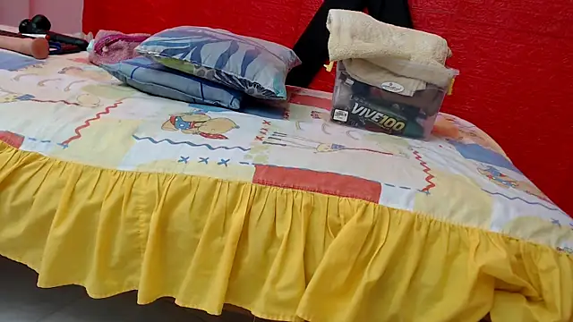 Snapshot of evaleribigtits18 chatting on 03.14.25 evaleribigtits18 online show from 03.14.25